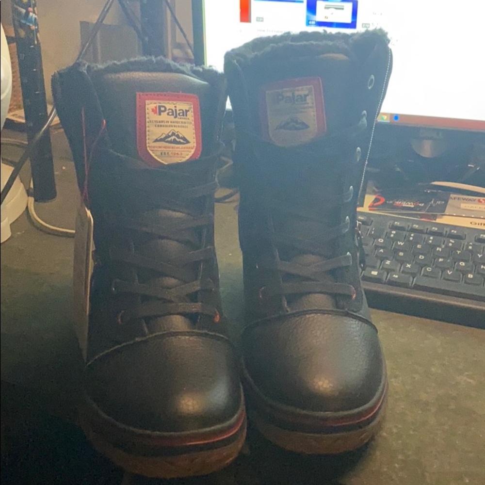 Pajar Canadian men’s boot size10-10.5. Brand new